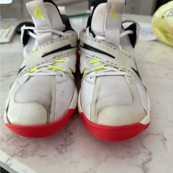Women's Nike React Hyperset SE Volleyball Shoes White/Crimson Pink - Picture 1 of 6